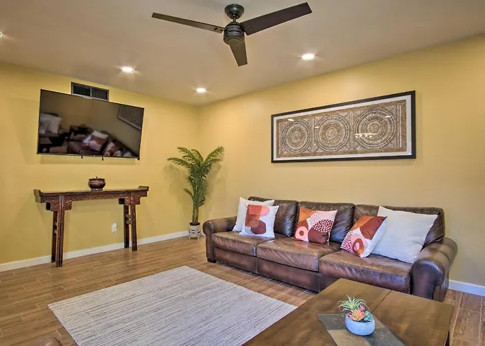 Holiday home Eastside W/ Pool Near Hiking!