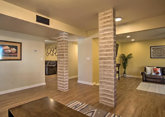 Eastside W/ Pool Near Hiking!