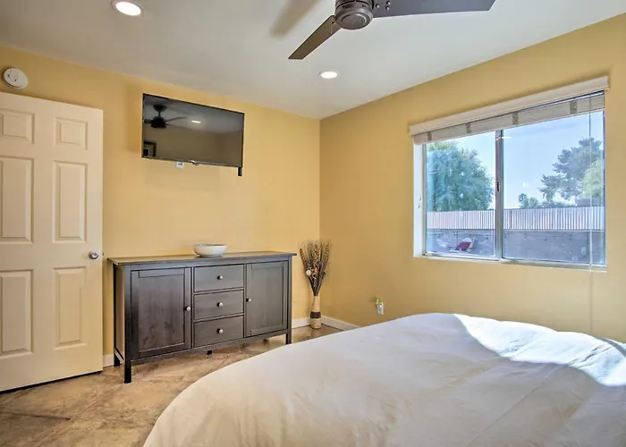 Eastside W/ Pool Near Hiking! Holiday home