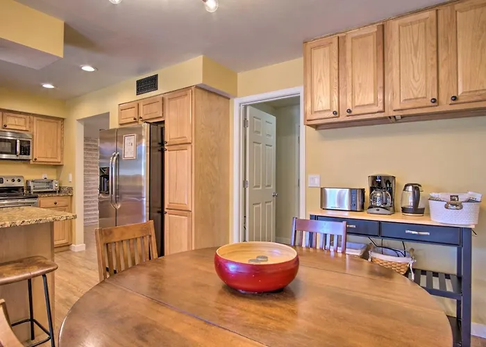 Eastside W/ Pool Near Hiking! Holiday home