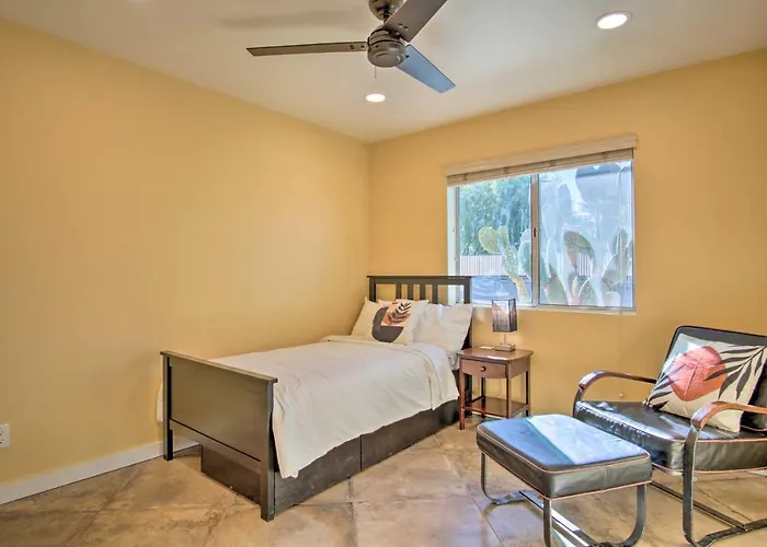 Holiday home Eastside W/ Pool Near Hiking! *