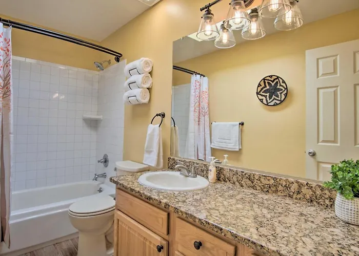 Eastside W/ Pool Near Hiking!