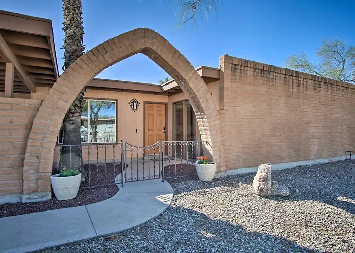 Eastside W/ Pool Near Hiking! Tucson