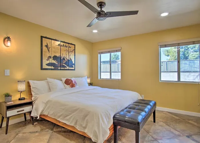 Eastside W/ Pool Near Hiking! Holiday home